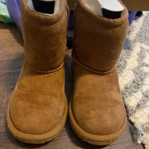Classic chestnut toddler uggs